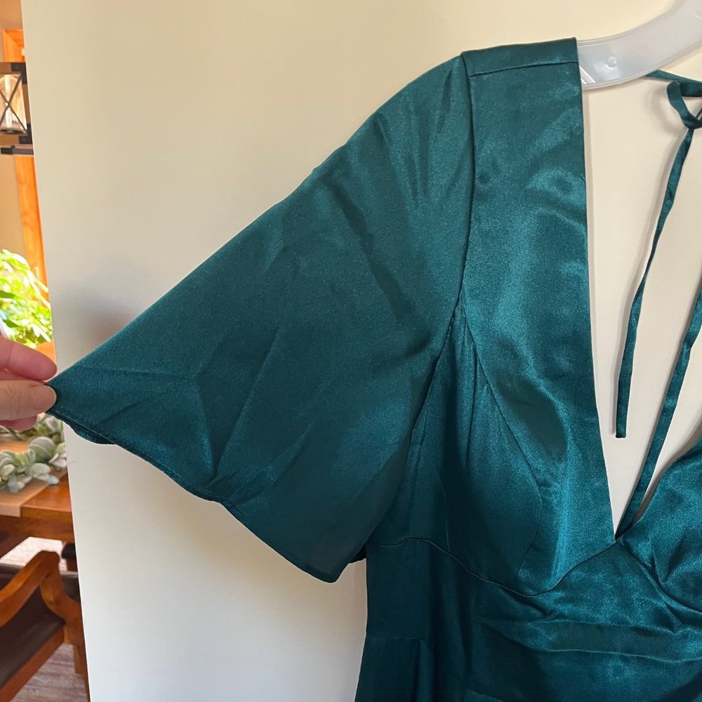 Never worn emerald green formal gown. - Picture 4 of 6